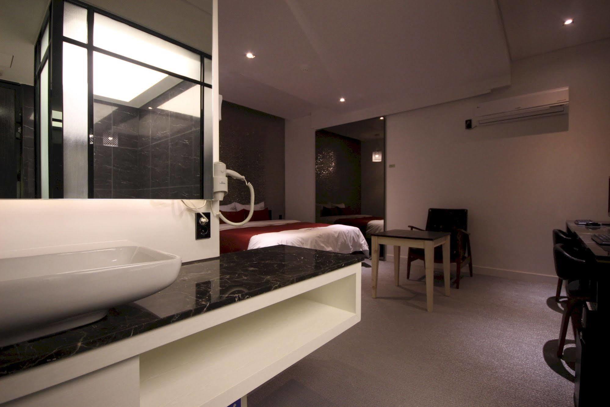 The Club Hotel Seomyeon Busan Ngoại thất bức ảnh